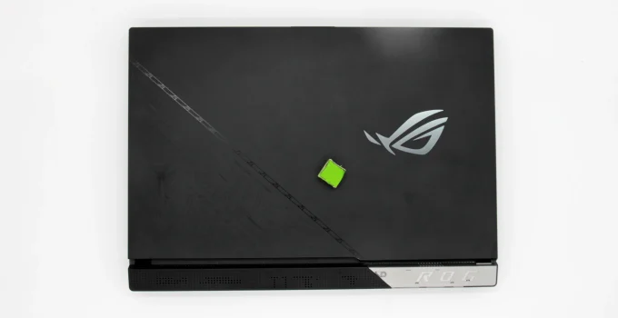 Asus ROG Strix SCAR 17 SE Review