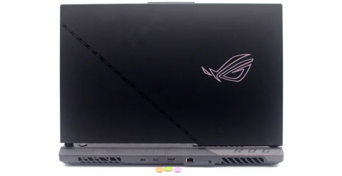Asus ROG Strix SCAR 17 X3D Review (G733PYV)