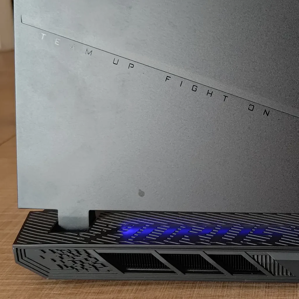 Aorus 17 BSG lid detail