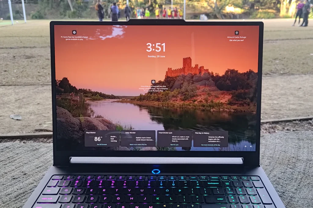 Lenovo Legion Pro 7i Gen 10 screen