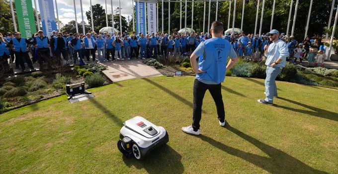 ECOVACS Sets New Guinness World Records Title For “Most People Performing Dad Stance Simultaneously”
